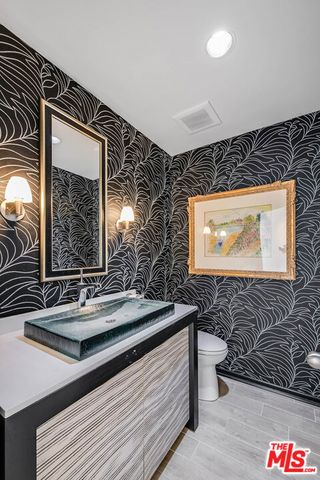 9656 Lawlen Way, Los Angeles, CA 90210