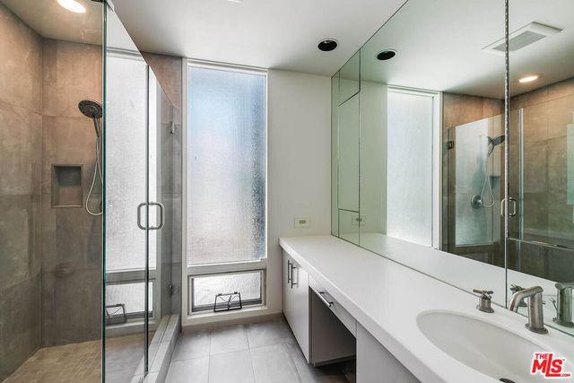 9656 Lawlen Way, Los Angeles, CA 90210