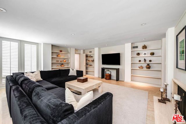 9656 Lawlen Way, Los Angeles, CA 90210