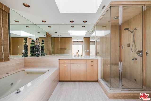 9656 Lawlen Way, Los Angeles, CA 90210