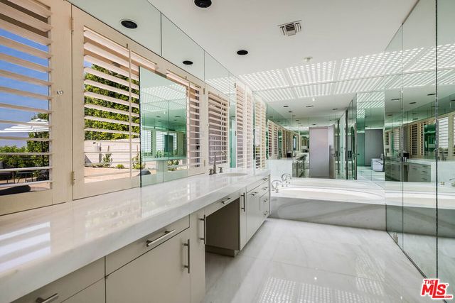9656 Lawlen Way, Los Angeles, CA 90210