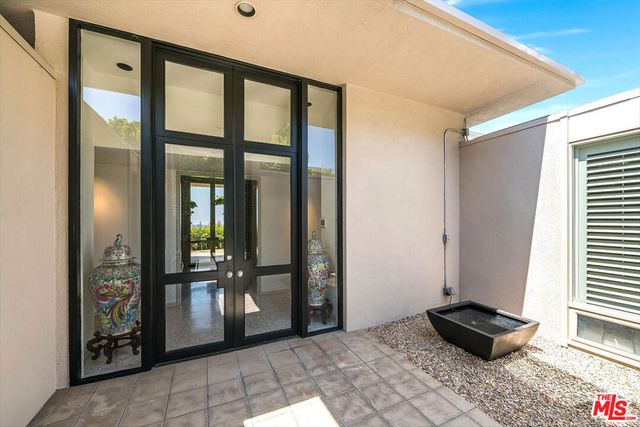 9656 Lawlen Way, Los Angeles, CA 90210