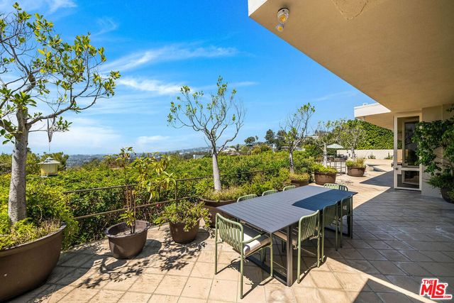 9656 Lawlen Way, Los Angeles, CA 90210