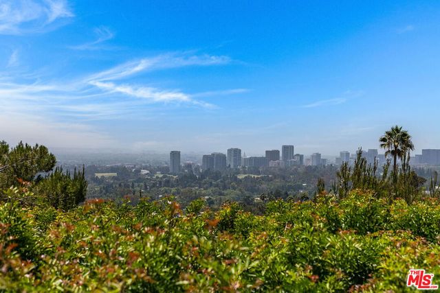 9656 Lawlen Way, Los Angeles, CA 90210