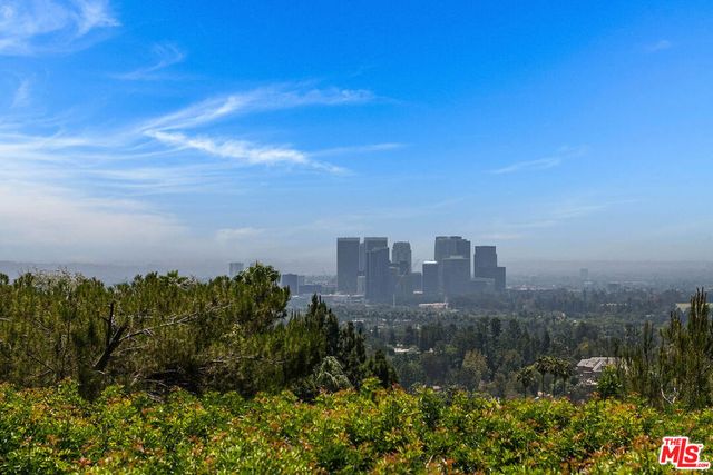 9656 Lawlen Way, Los Angeles, CA 90210