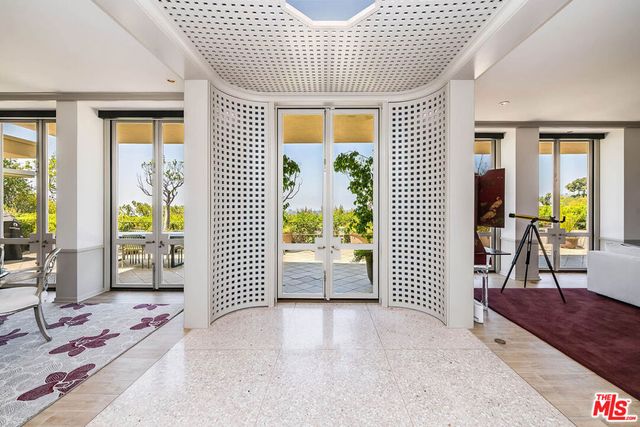 9656 Lawlen Way, Los Angeles, CA 90210