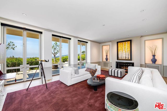 9656 Lawlen Way, Los Angeles, CA 90210