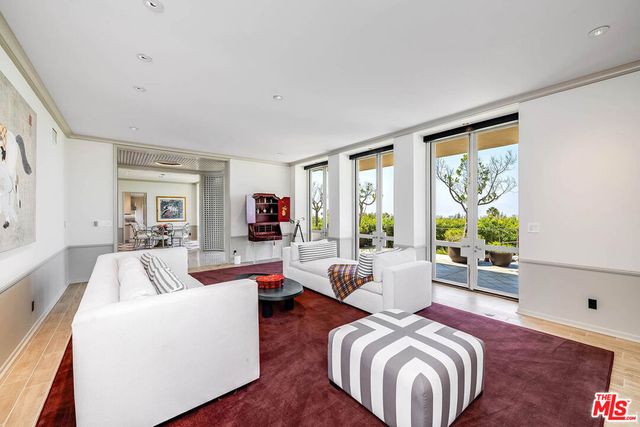 9656 Lawlen Way, Los Angeles, CA 90210
