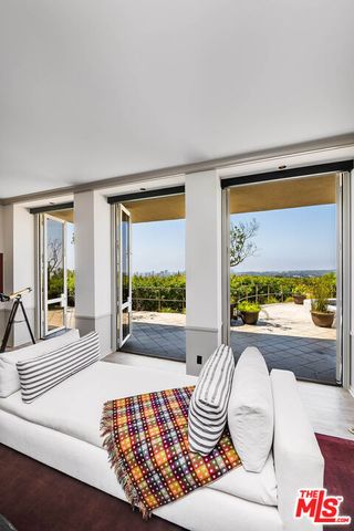 9656 Lawlen Way, Los Angeles, CA 90210