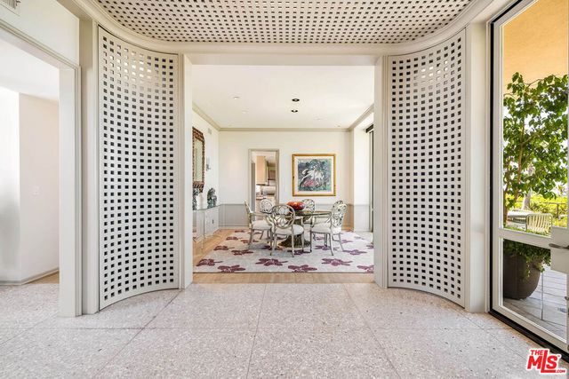 9656 Lawlen Way, Los Angeles, CA 90210