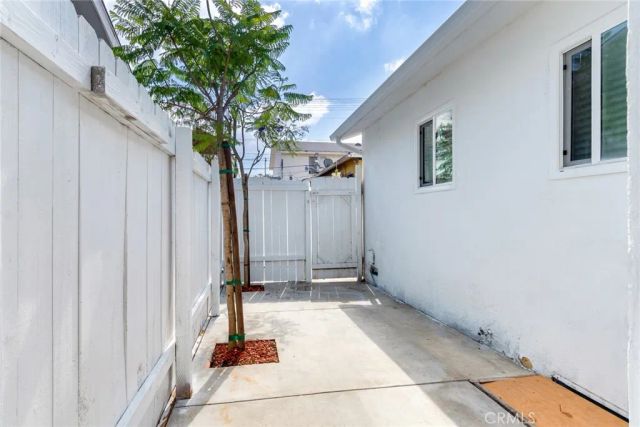 1143 E 106th Street, Los Angeles, CA 90002