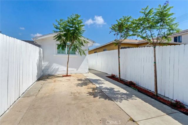 1143 E 106th Street, Los Angeles, CA 90002