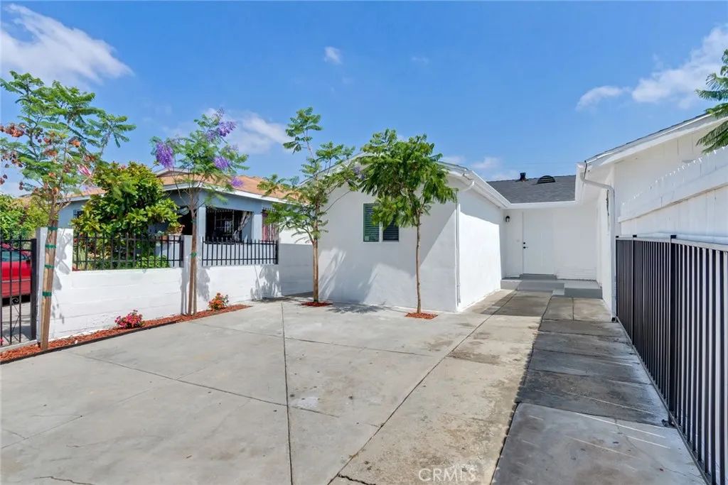 1143 E 106th Street, Los Angeles, CA 90002