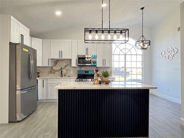 10 HICKORY LOOP, Ocala, FL 34472