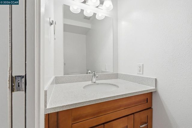 1069 Mohr Lane C, Concord, CA 94518
