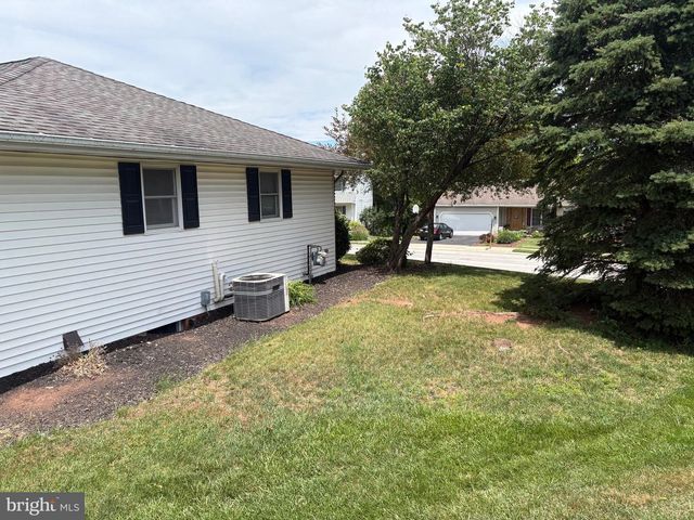 2718 RIDINGS WAY, York, PA 17408