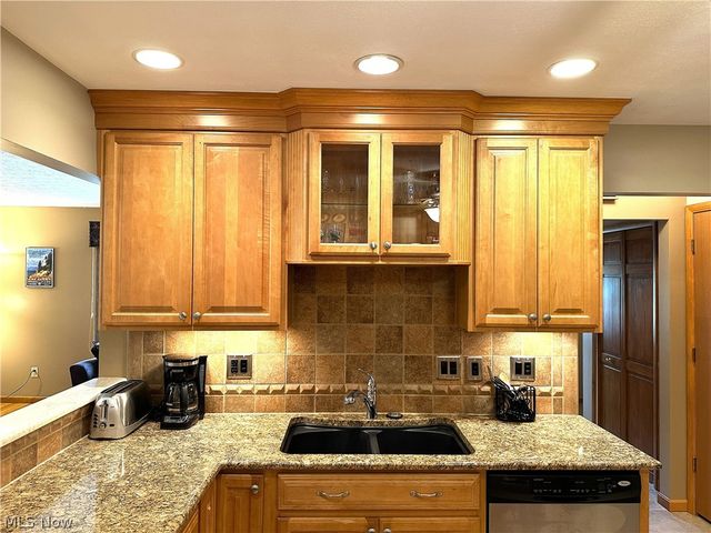 26771 Leenders Lane, North Olmsted, OH 44070