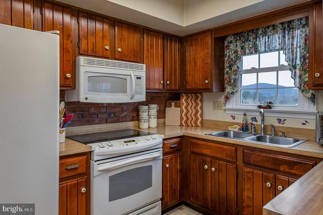 3 ESTATES DR, Reading, PA 19606