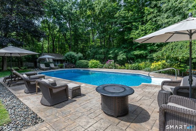 39 Hard Hill Road, Woodbury, CT 06798