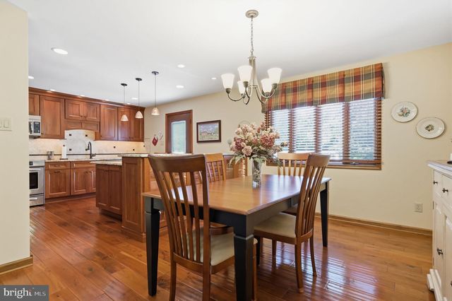 2733 VILLAGE RD, Langhorne, PA 19047