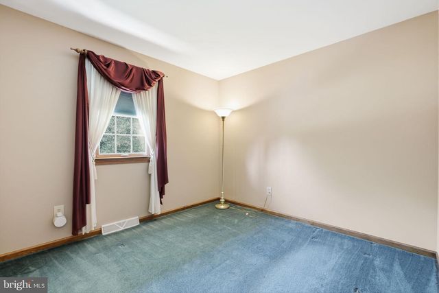 2733 VILLAGE RD, Langhorne, PA 19047