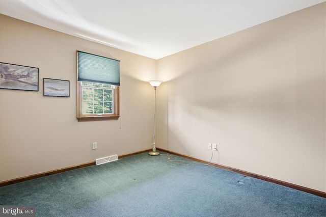 2733 VILLAGE RD, Langhorne, PA 19047