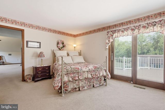 2733 VILLAGE RD, Langhorne, PA 19047