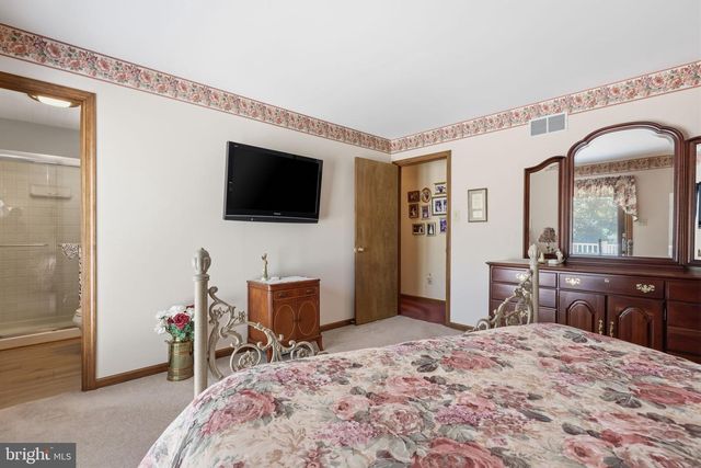 2733 VILLAGE RD, Langhorne, PA 19047