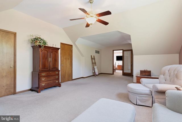 2733 VILLAGE RD, Langhorne, PA 19047