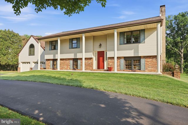 2733 VILLAGE RD, Langhorne, PA 19047