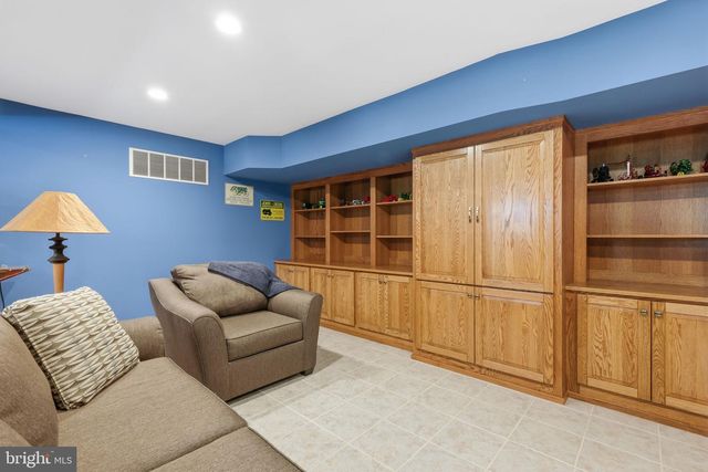 2733 VILLAGE RD, Langhorne, PA 19047