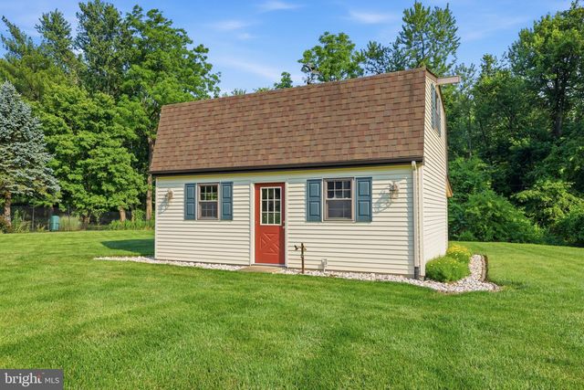 2733 VILLAGE RD, Langhorne, PA 19047