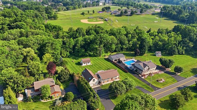 2733 VILLAGE RD, Langhorne, PA 19047