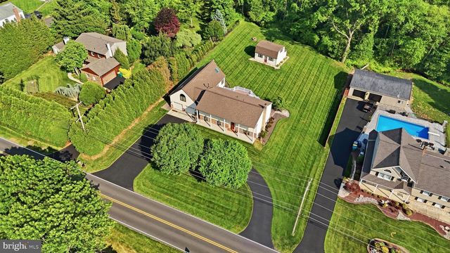 2733 VILLAGE RD, Langhorne, PA 19047
