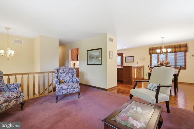 2733 VILLAGE RD, Langhorne, PA 19047