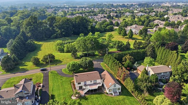 2733 VILLAGE RD, Langhorne, PA 19047