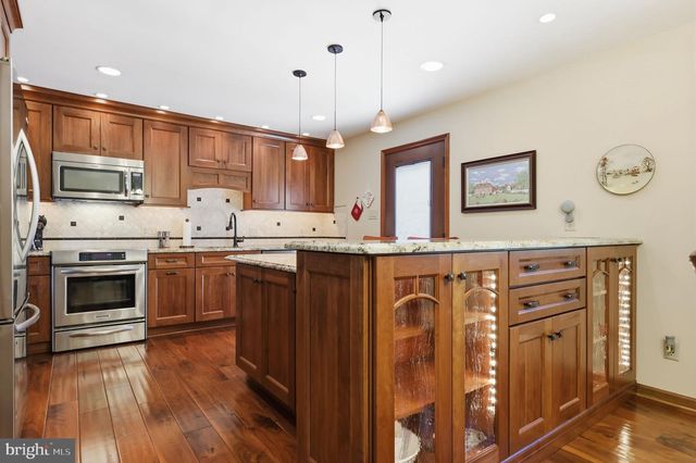 2733 VILLAGE RD, Langhorne, PA 19047