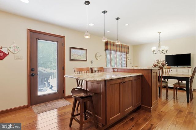 2733 VILLAGE RD, Langhorne, PA 19047