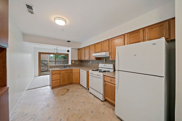 47 Rosewood Dr 47, Stoughton, MA 02072
