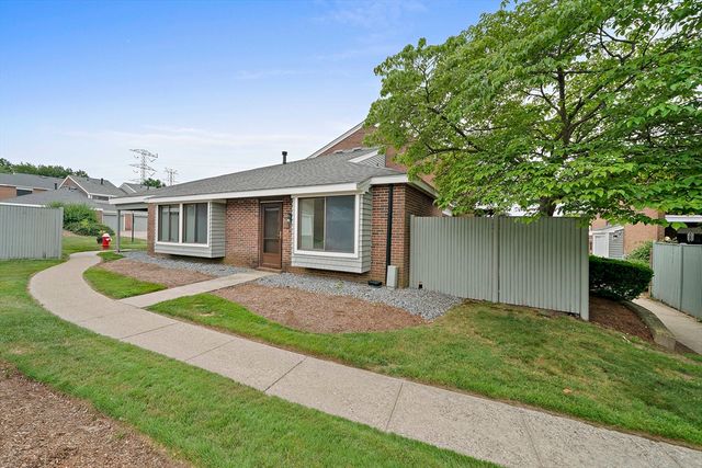 47 Rosewood Dr 47, Stoughton, MA 02072