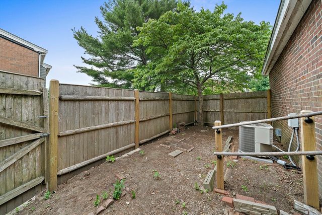 47 Rosewood Dr 47, Stoughton, MA 02072
