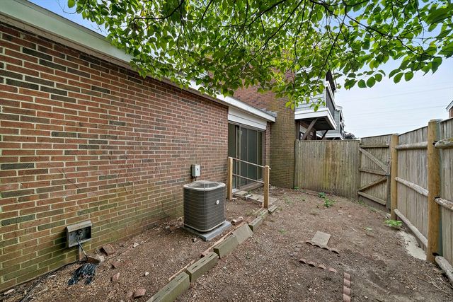 47 Rosewood Dr 47, Stoughton, MA 02072