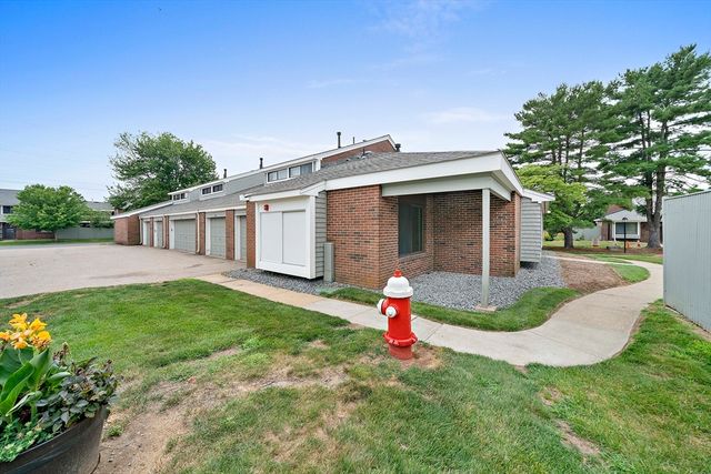 47 Rosewood Dr 47, Stoughton, MA 02072