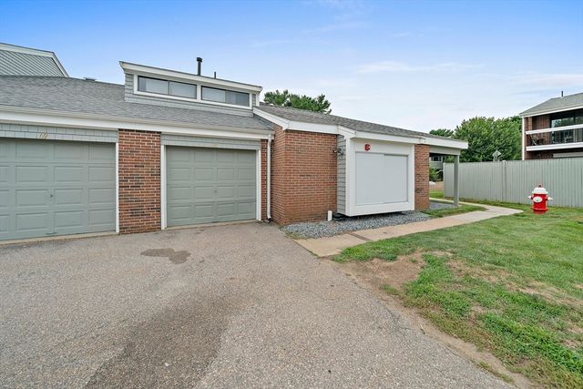 47 Rosewood Dr 47, Stoughton, MA 02072