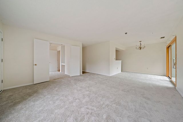 47 Rosewood Dr 47, Stoughton, MA 02072