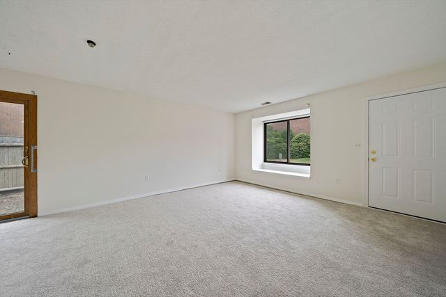 47 Rosewood Dr 47, Stoughton, MA 02072