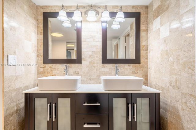 20347 W Country Club Dr TH15, Aventura, FL 33180