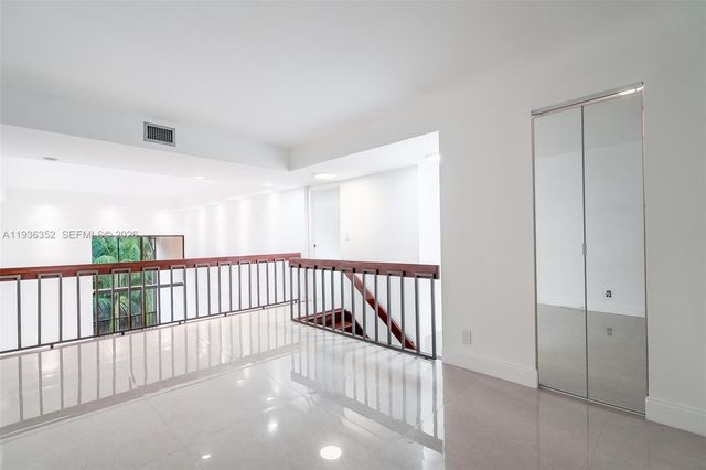 20347 W Country Club Dr TH15, Aventura, FL 33180