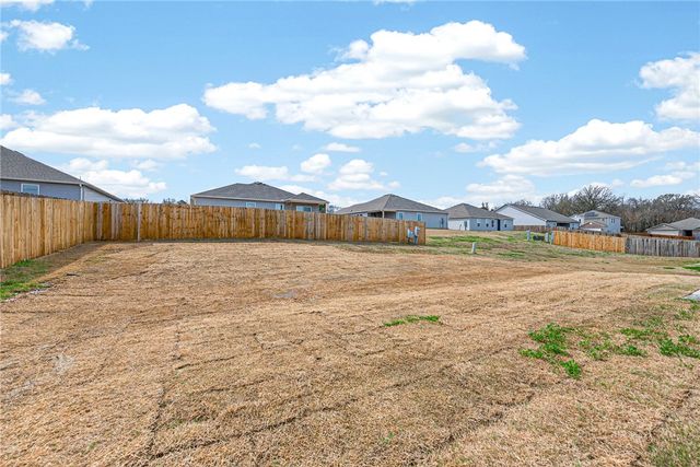 2961 W MacLaren Street, Fayetteville, AR 72704