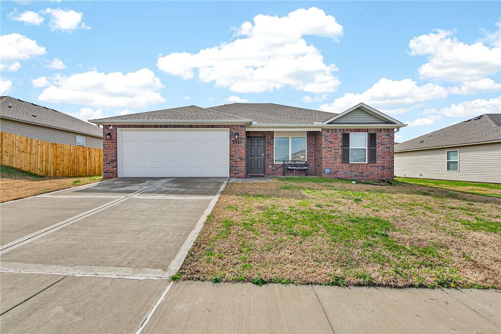 2961 W MacLaren Street, Fayetteville, AR 72704